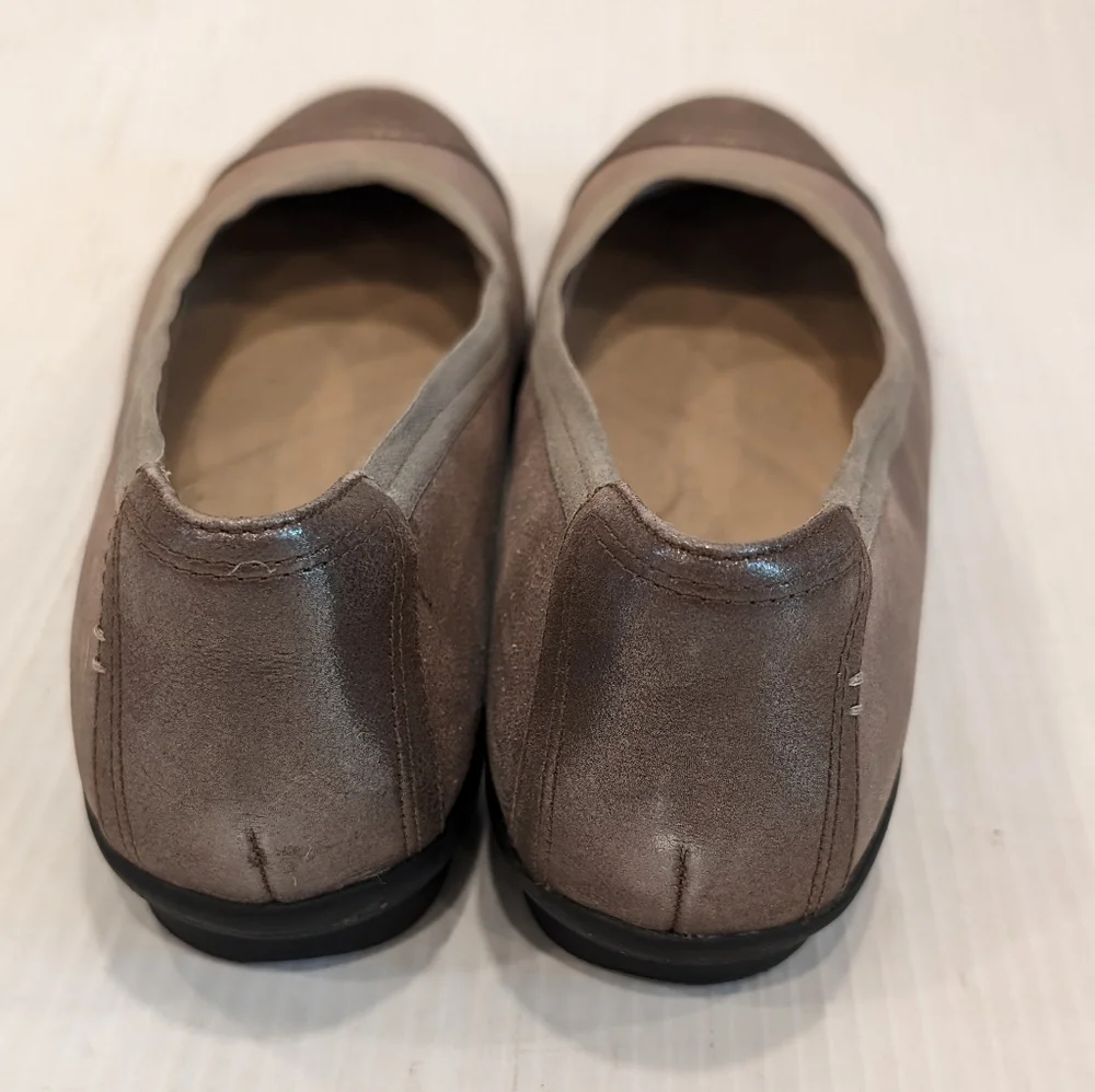 CLARKS Sara Orchid Cap Toe Metallic Leather Size 9.5